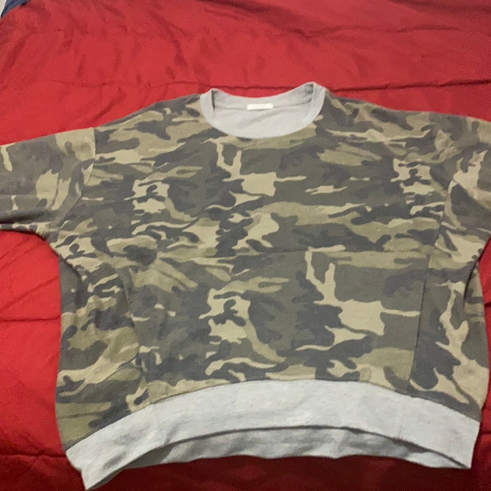 Cherish camo top